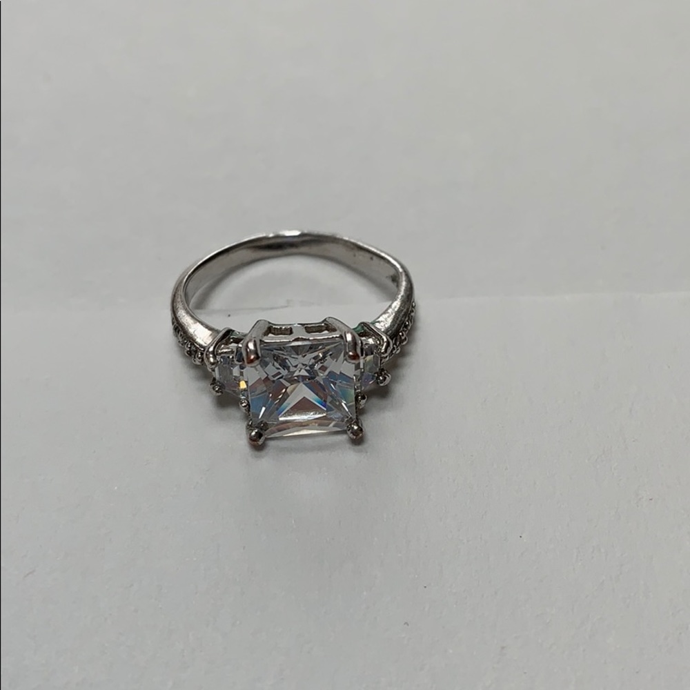 Fashion ring